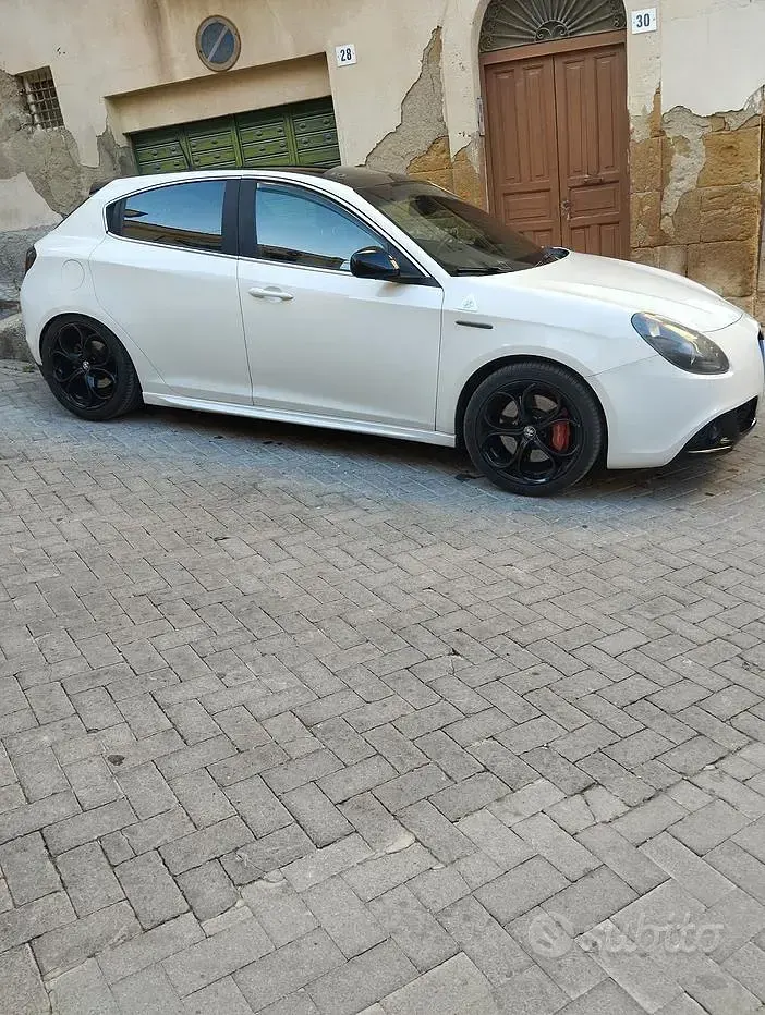 Usata Alfa Romeo Giulietta Quadrifoglio 235 CV (172 kW) 2011 Bianco Utilitaria