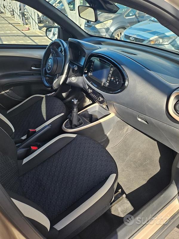 Usata Toyota Aygo X Trend 72 CV (52 kW) 2022 Nero SUV