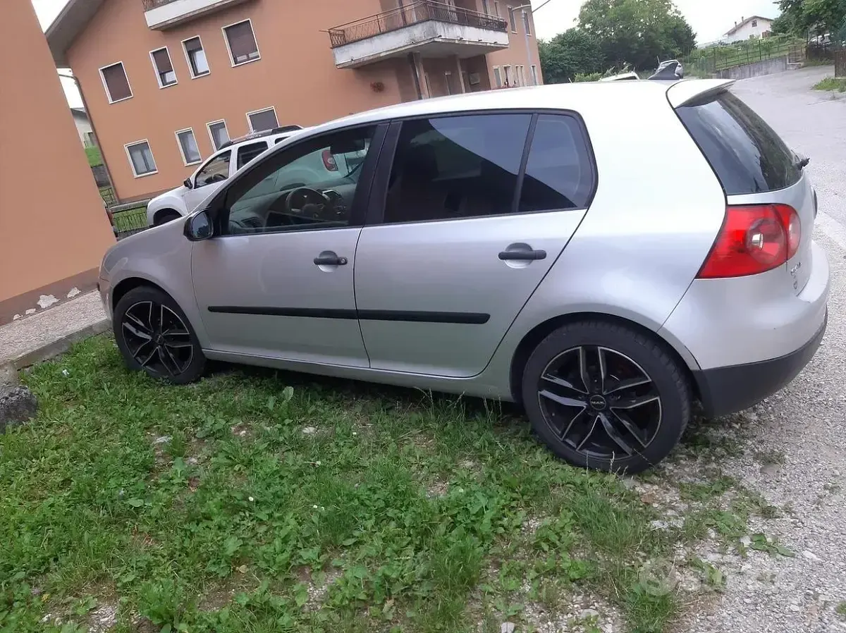 Usata VW Golf IV 105 CV (77 kW) 2005 Grigio Berlina
