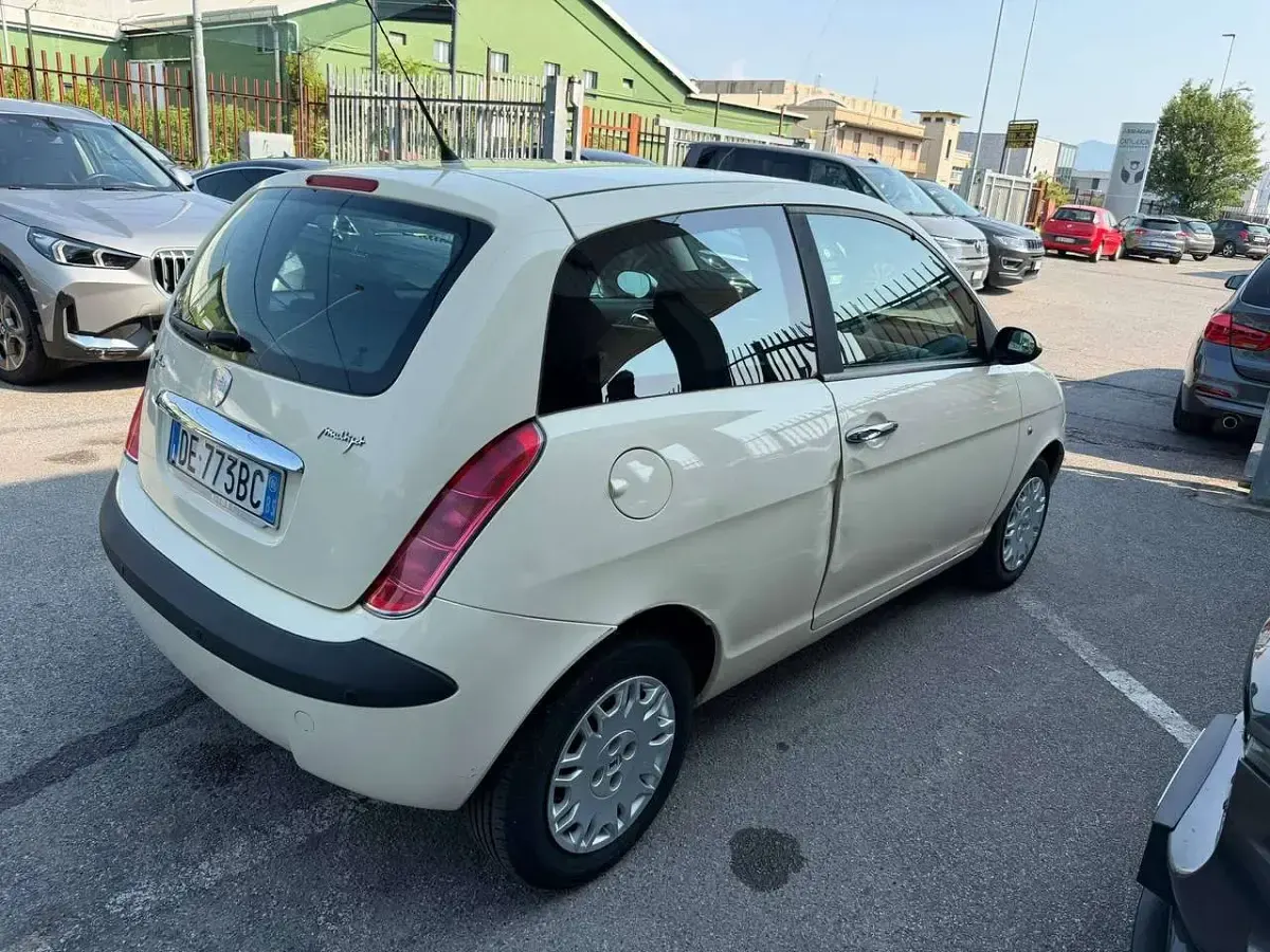 Usata Lancia Ypsilon 69 CV (50 kW) 2006 Beige Utilitaria