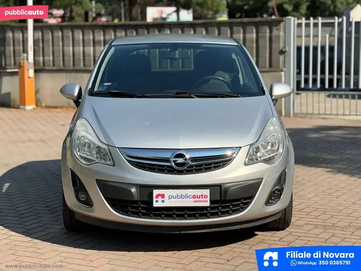 Usata Opel Corsa Club 86 CV (63 kW) 2012 Argento Utilitaria