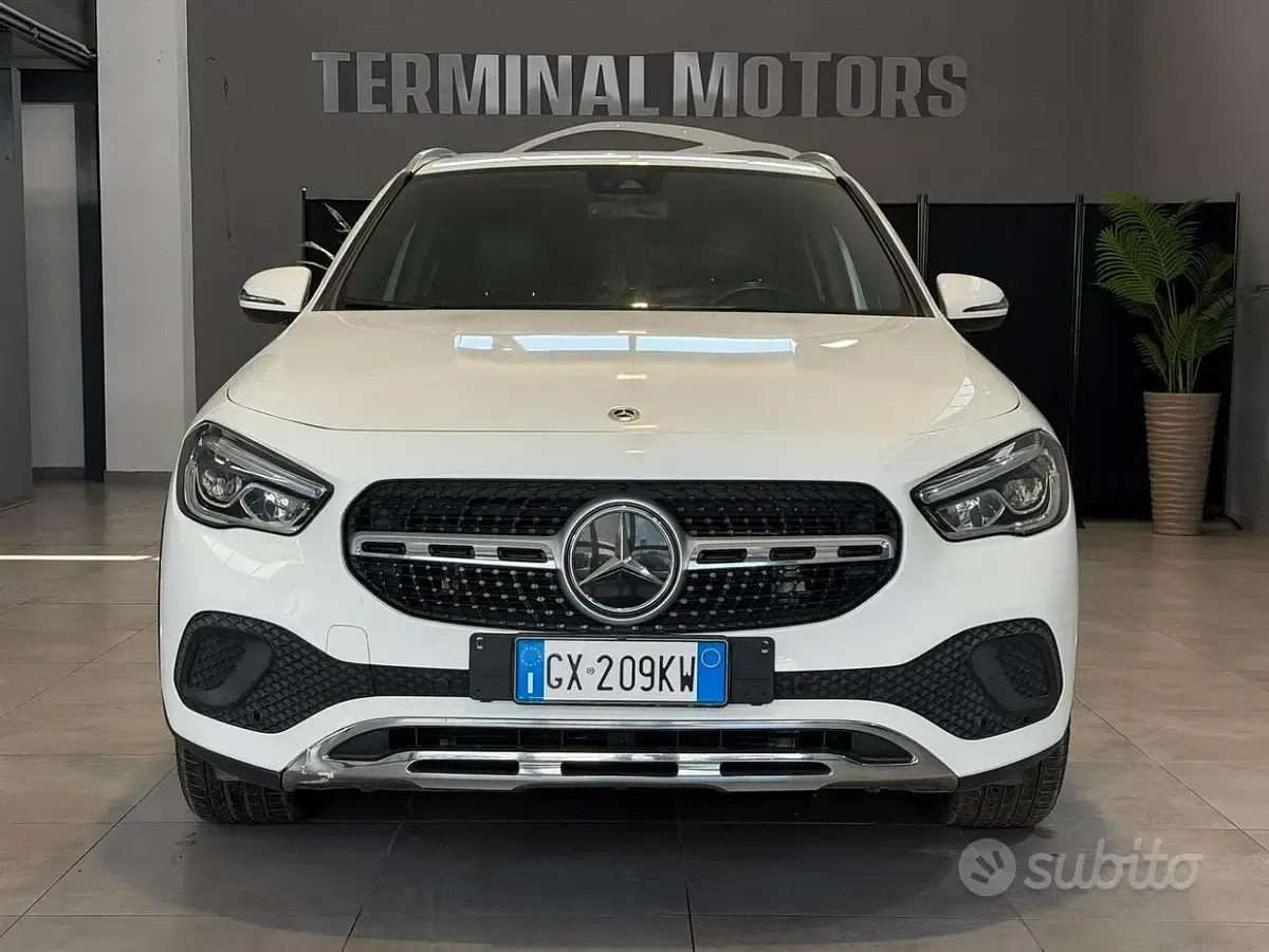 Usata Mercedes GLA200 150 CV (110 kW) 2022 Bianco SUV