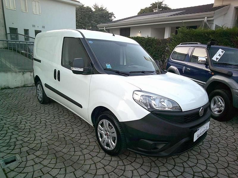 Usata Fiat Doblò Active 95 CV (69 kW) 2017 Bianco Monovolume
