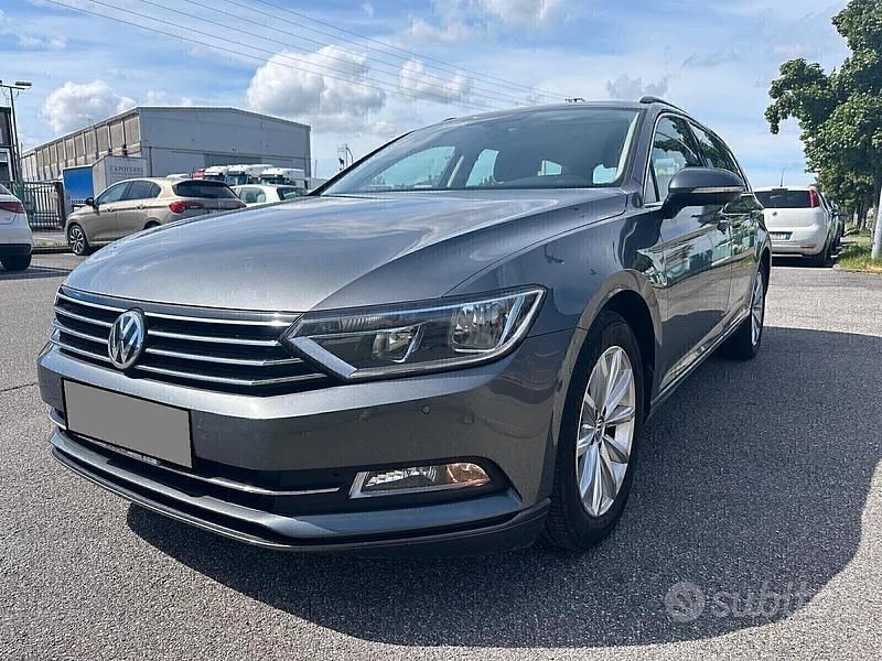 Usata VW Passat Comfortline 150 CV (110 kW) 2017 Grigio Station wagon
