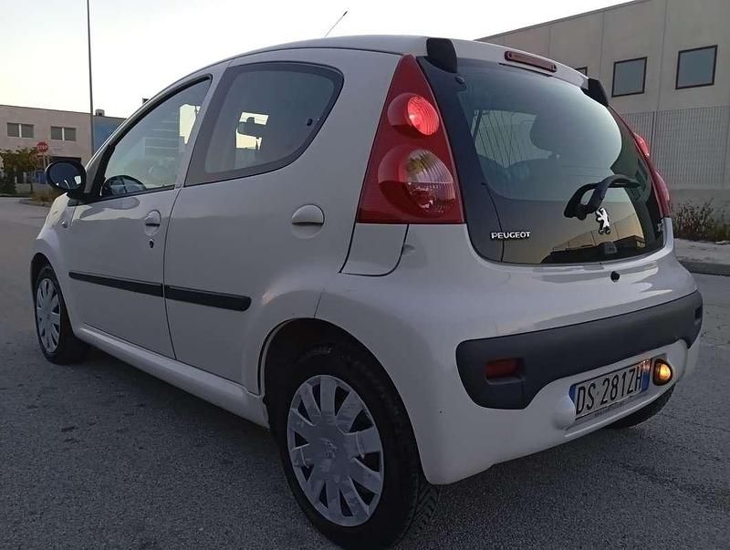 Usata Peugeot 107 Access 68 CV (50 kW) 2009 Utilitaria