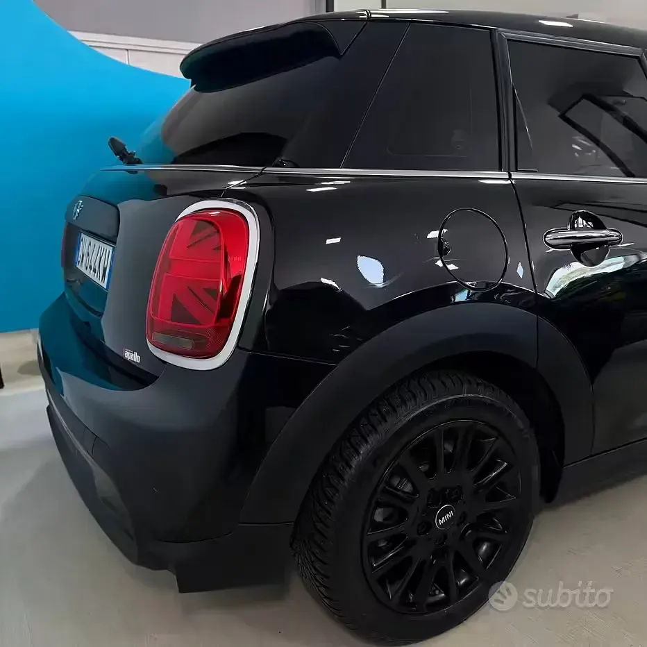 Usata Mini Cooper Business 102 CV (75 kW) 2022 Nero Utilitaria