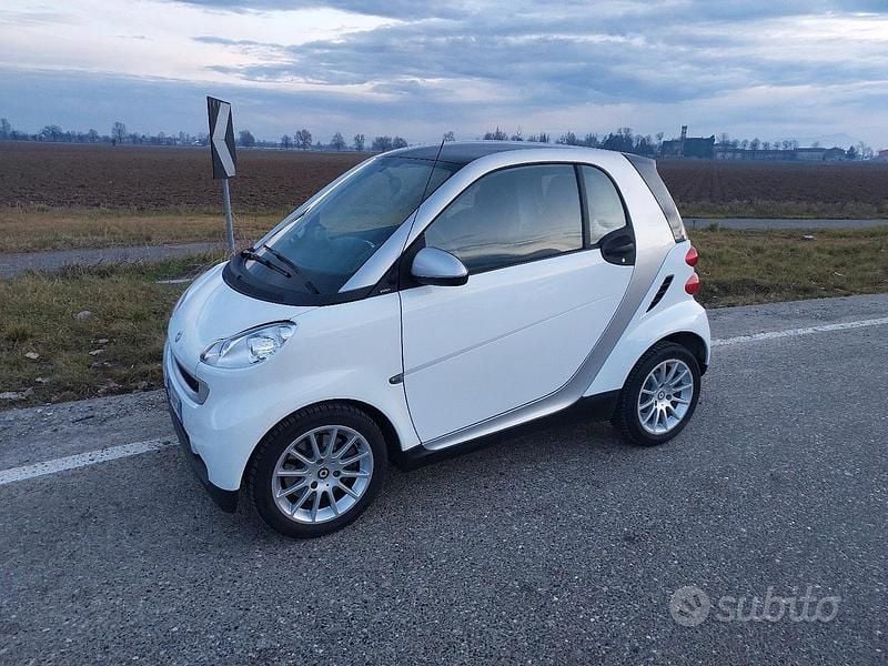 Bianco Usata 2009 Smart ForTwo Coupé Coupé | 3950 € (Ottimo prezzo) - Immagine 1/4