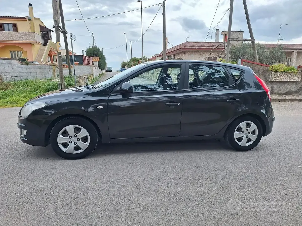 Usata Hyundai i30 Active 109 CV (80 kW) 2010 Bianco Coupé