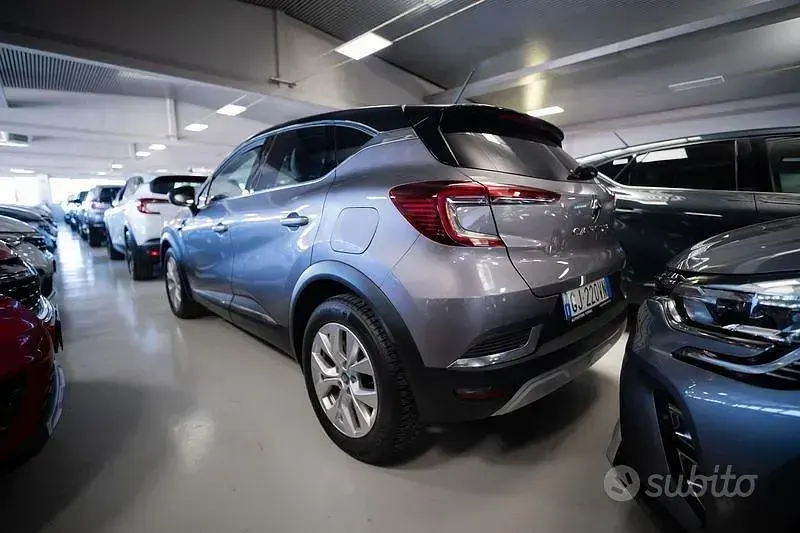 Usata Renault Captur Intens 160 CV (117 kW) 2022 Grigio SUV