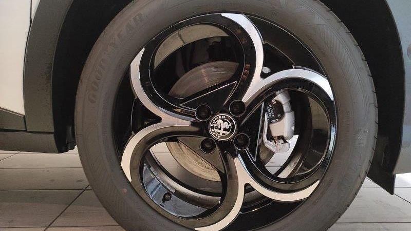 Nuova Alfa Romeo Junior Edizione Speciale 136 CV (100 kW) 2025 Bianco SUV