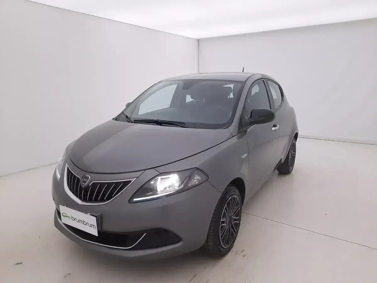 Usata Lancia Ypsilon Silver 70 CV (51 kW) 2022 Grigiogrigio Utilitaria