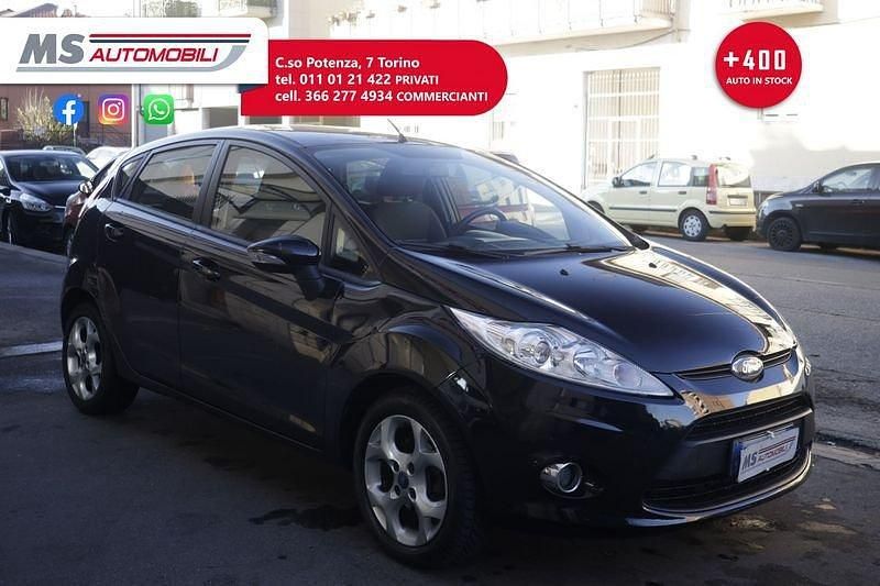 Nero Usata 2012 Ford Fiesta Titanium Due volumi | 3500 € (Buon prezzo) - Immagine 1/4