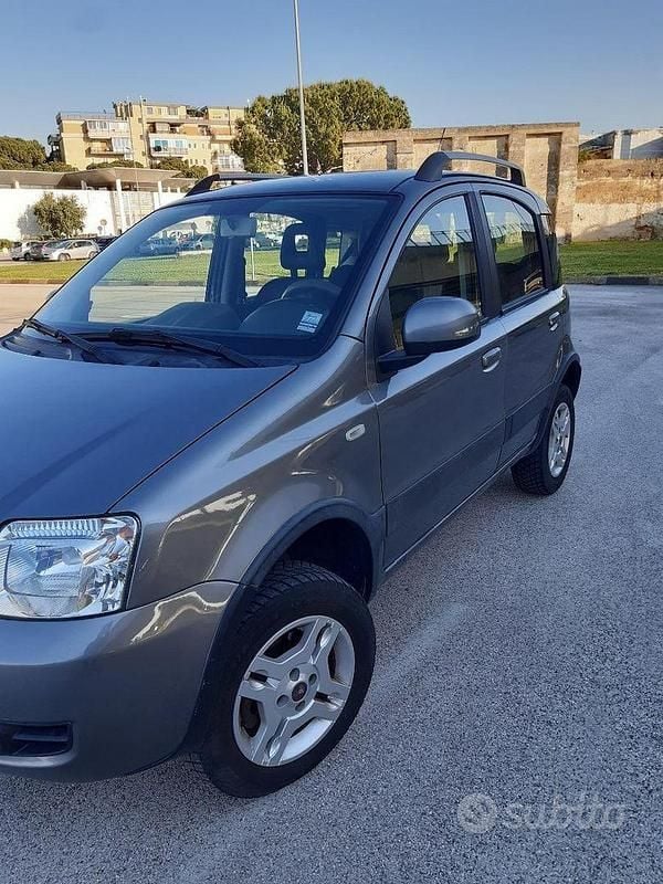 Usata Fiat Panda 4x4 Climbing 75 CV (55 kW) 2013 Grigio Utilitaria