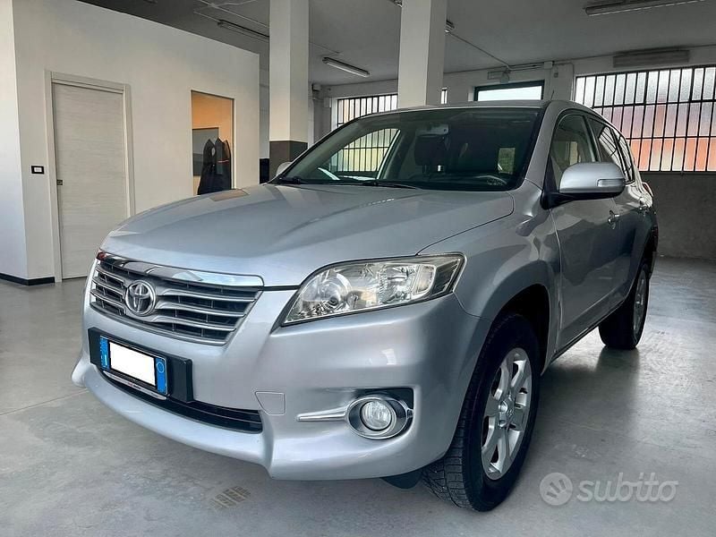 Begagnad Toyota RAV4 Lounge 150 HK (110 kW) 2012 Grå SUV