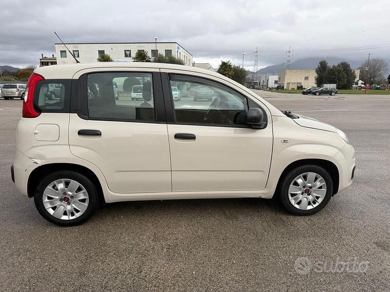 Usata Fiat Panda Lounge 94 CV (69 kW) 2016 Beige Utilitaria