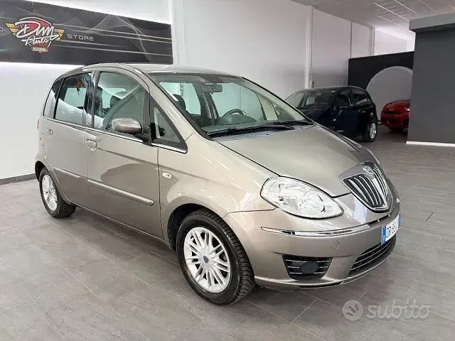 Usata Lancia Musa 95 CV (69 kW) 2008 Marrone Monovolume