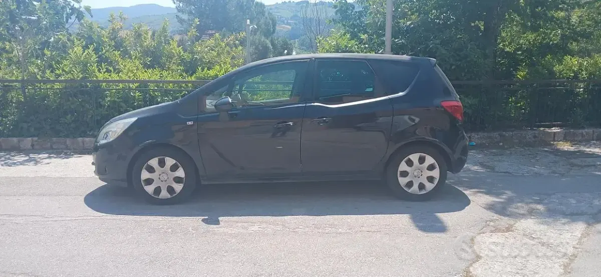 Usata Opel Meriva 95 CV (69 kW) 2011 Nero Monovolume