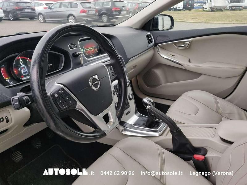Usata Volvo V40 Ocean Race 120 CV (88 kW) 2016 Nero Berlina