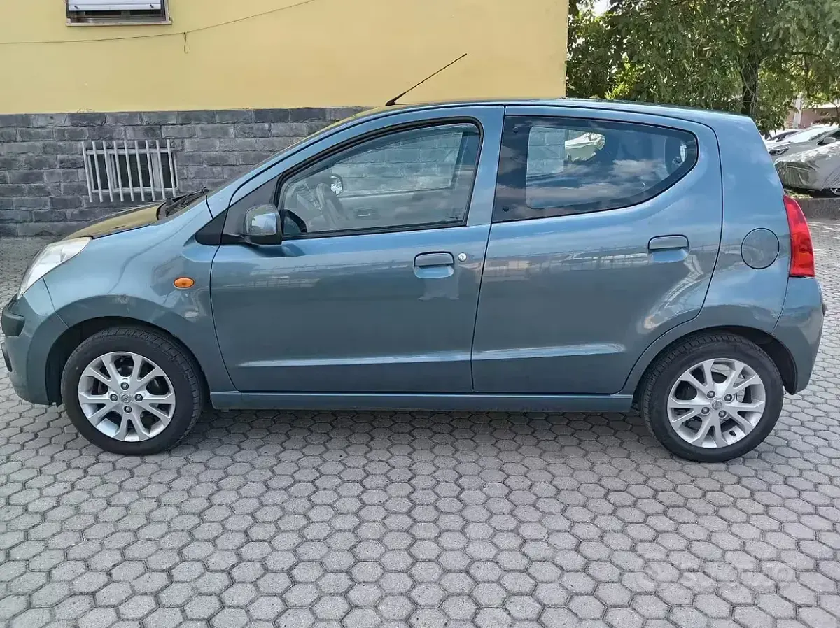 Usata Nissan Pixo 68 CV (50 kW) 2009 Grigio Utilitaria