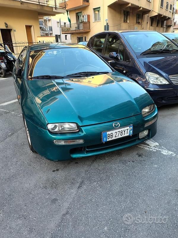 Usata Mazda 323F 88 CV (64 kW) 1999 Verde Coupé