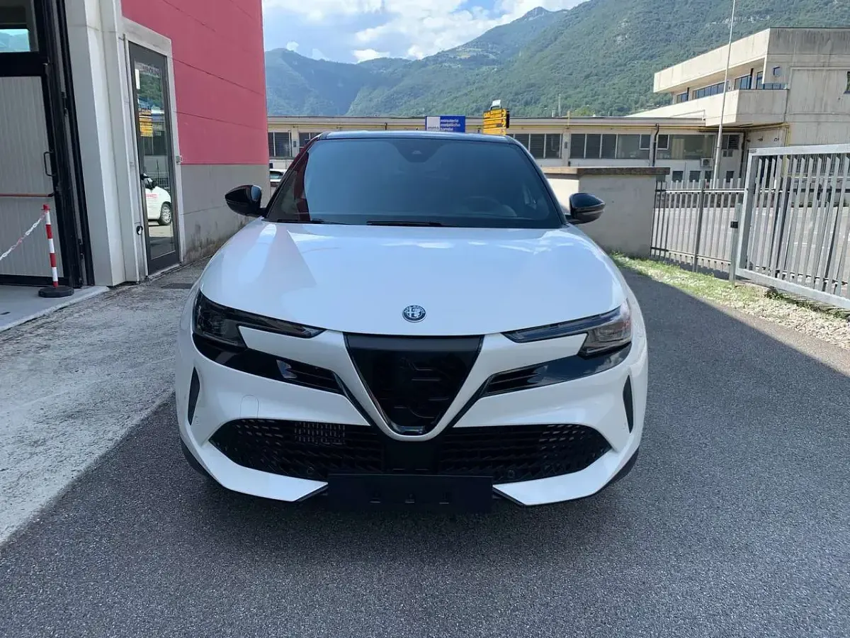 Nuova Alfa Romeo Junior Edizione Speciale 136 CV (100 kW) 2026 Bianco SUV
