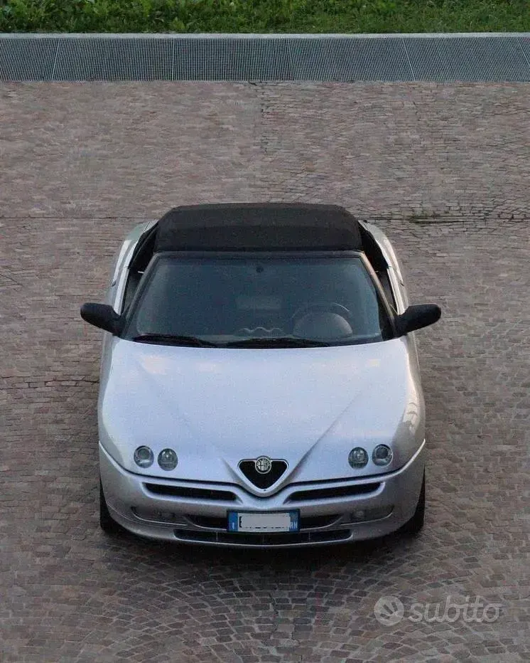 Usata Alfa Romeo Spider 144 CV (105 kW) 2000 Grigio Cabrio