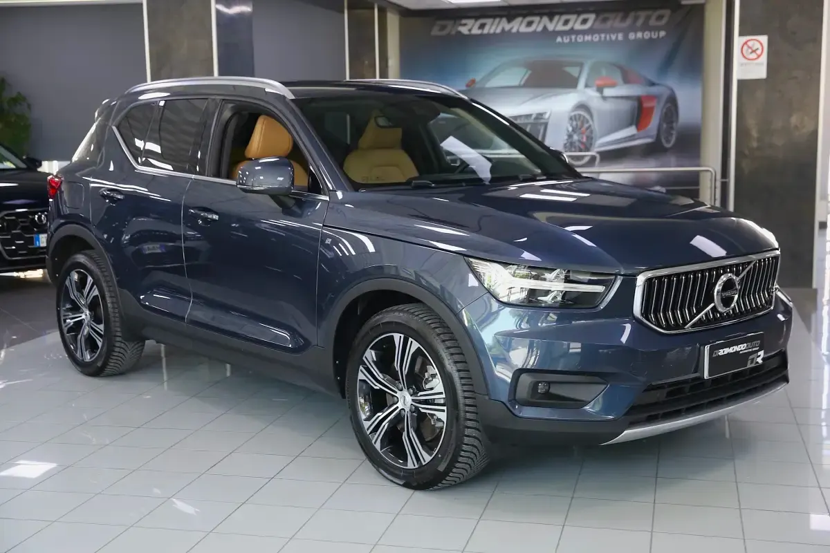 Usata Volvo XC40 Inscription 180 CV (132 kW) 2020 Thunder grey SUV