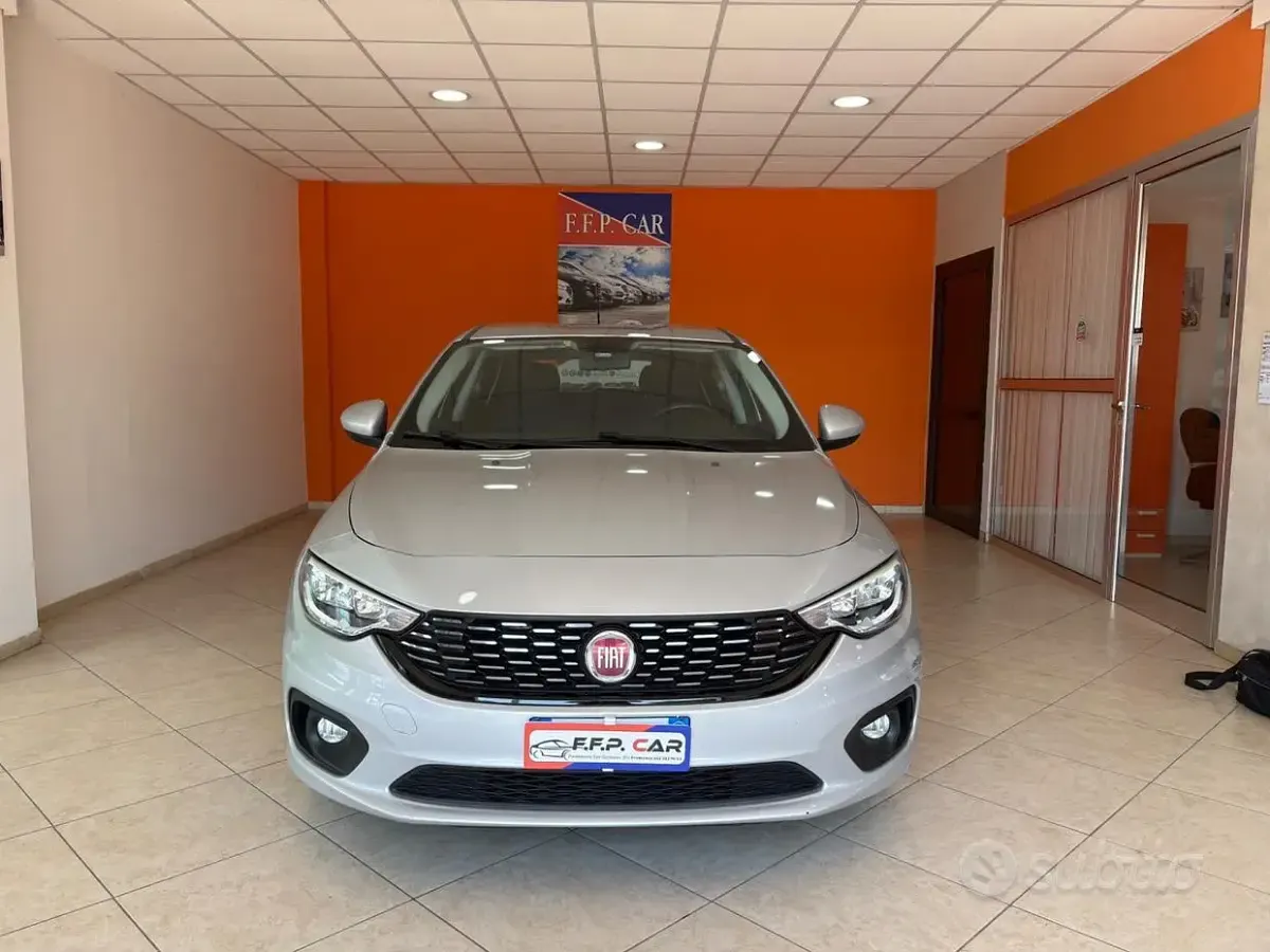 Usata Fiat Tipo Lounge 95 CV (69 kW) 2016 Grigio Berlina