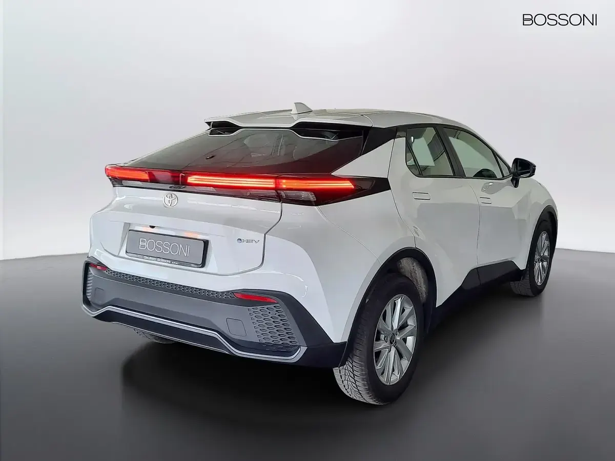 Usata Toyota C-HR Active 140 CV (102 kW) 2024 Bianco SUV