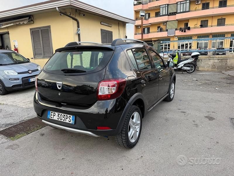 Usata Dacia Sandero Stepway 90 CV (66 kW) 2013 Nero Berlina