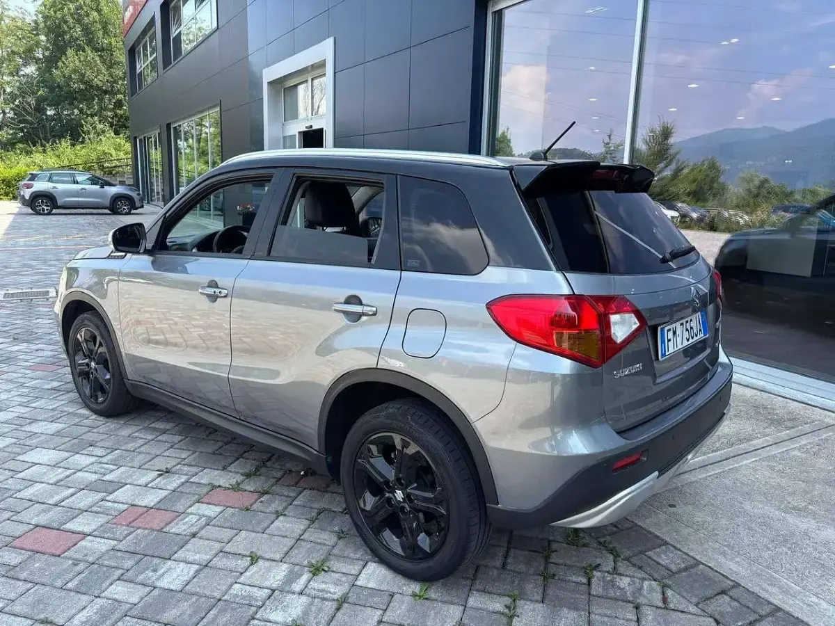 Usata Suzuki Vitara 140 CV (102 kW) 2018 Grigio SUV
