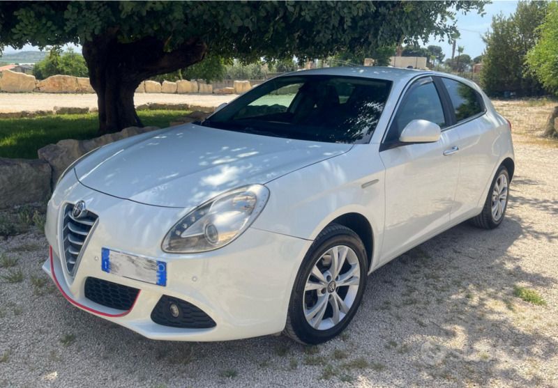 Usata Alfa Romeo Giulietta Distinctive 140 CV (102 kW) 2011 Bianco Utilitaria