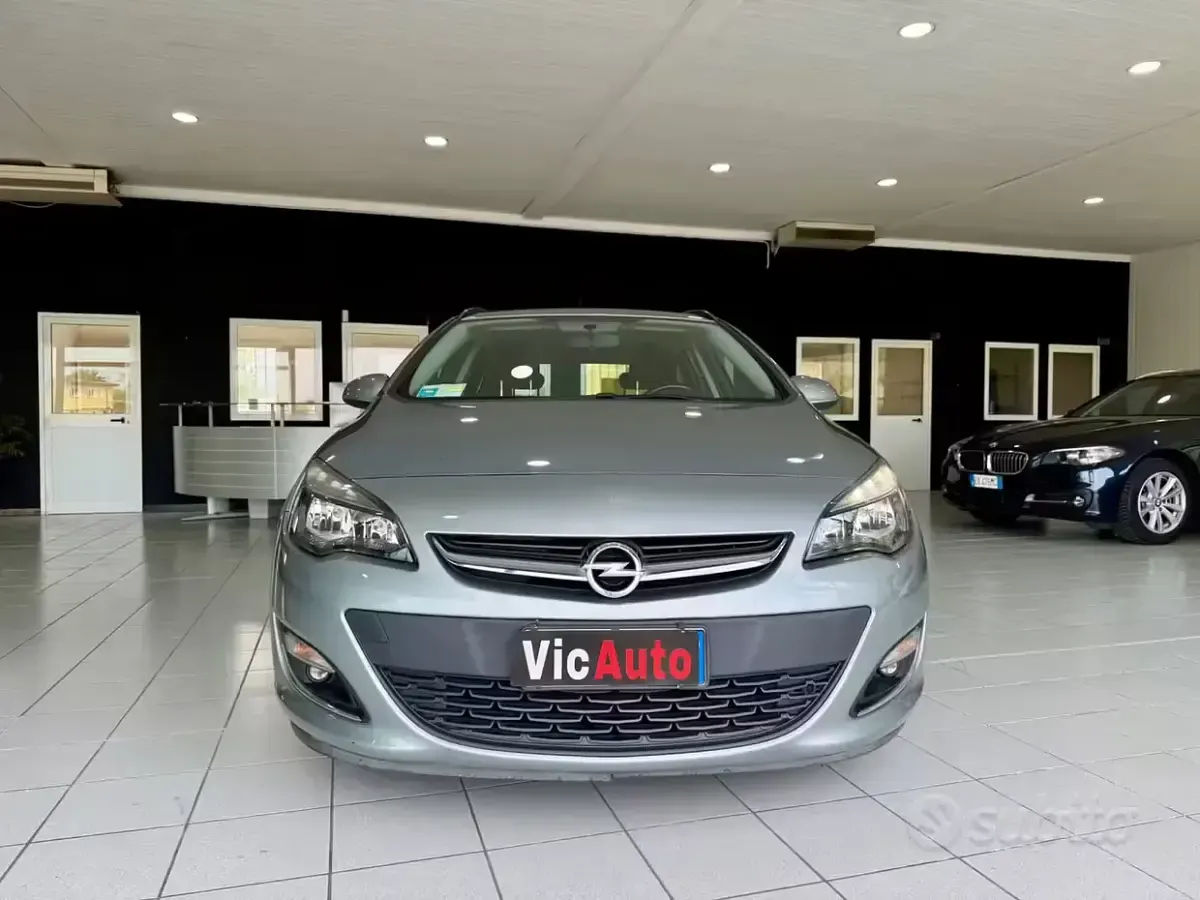Usata Opel Astra 110 CV (80 kW) 2013 Grigio Station wagon