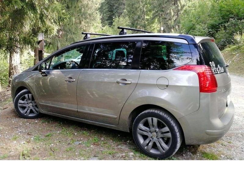 Usata Peugeot 5008 Allure 111 CV (81 kW) 2012 Bronzo Monovolume