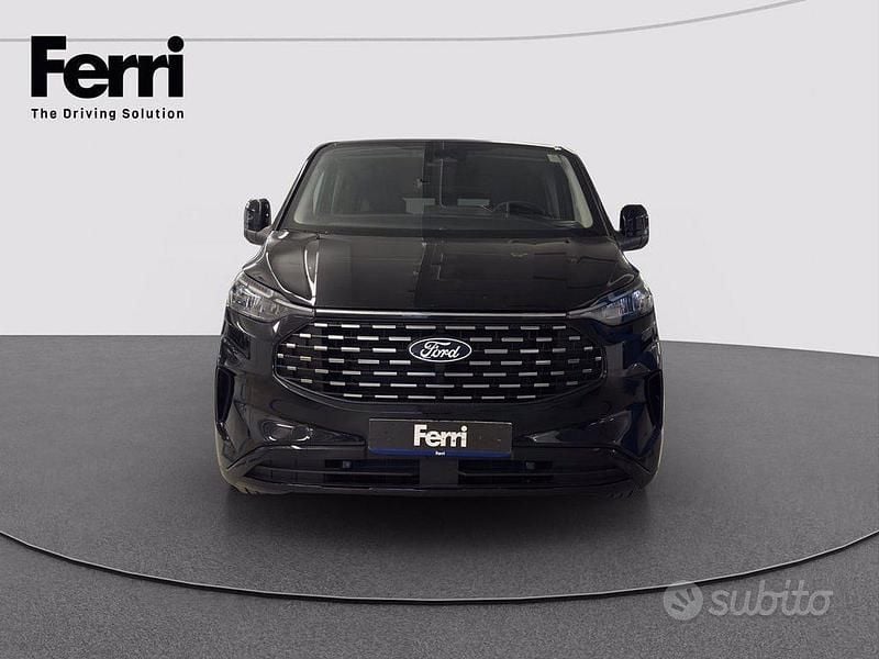 Usata Ford Tourneo Custom Titanium 136 CV (100 kW) 2024 Ragate black Furgone
