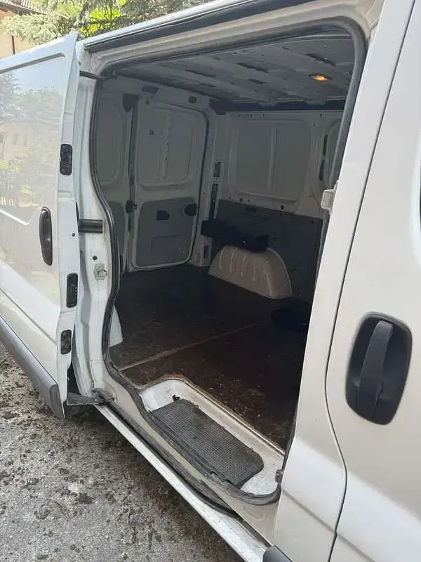 Usata Opel Vivaro 101 CV (74 kW) 2004 Monovolume
