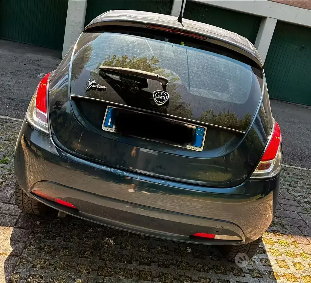Usata Lancia Ypsilon 60 CV (44 kW) 2015 Bluazzurro Utilitaria