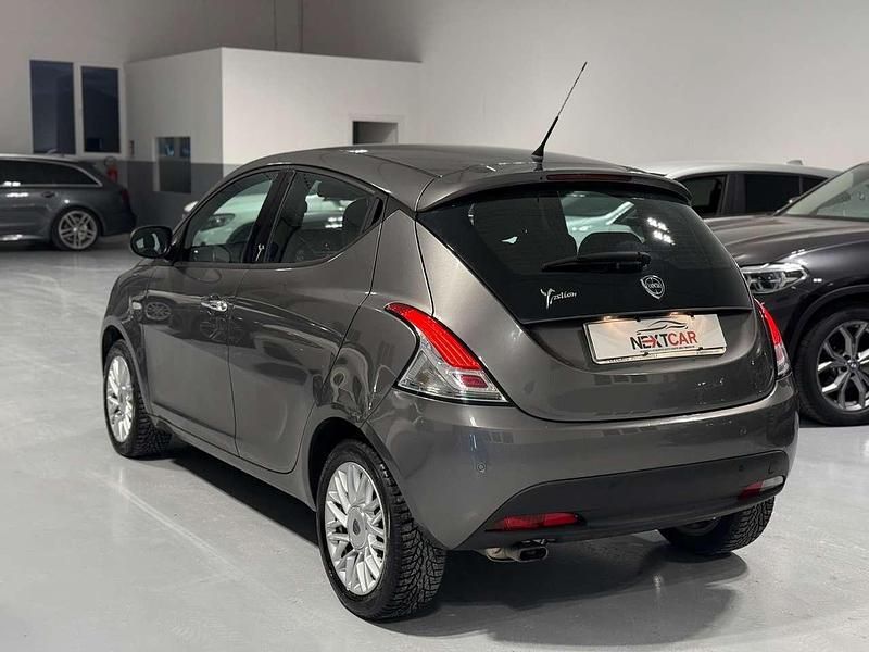 Usata Lancia Ypsilon Platinum 69 CV (50 kW) 2015 Grigio Utilitaria