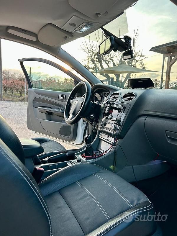 Usata Ford Focus Titanium 110 CV (80 kW) 2009 Bianco Coupé