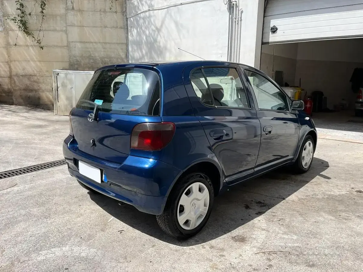 Usata Toyota Yaris Sol 75 CV (55 kW) 2003 Bluazzurro Utilitaria