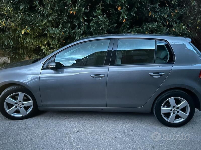 Grigio Usata 2011 VW Golf VI Due volumi | 3700 € (Super prezzo) - Immagine 1/4