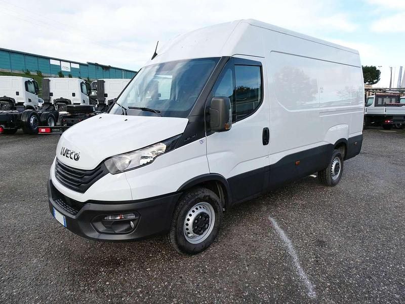 Bianco Usata 2024 Iveco Daily Furgone | 32.000 € (Buon prezzo) - Immagine 1/4