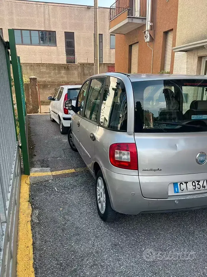 Usata Fiat Multipla 103 CV (75 kW) 2005 Grigio Monovolume