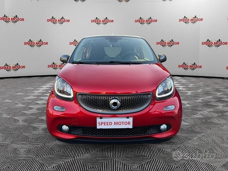 Usata Smart ForFour 90 CV (66 kW) 2019 Rosso Utilitaria