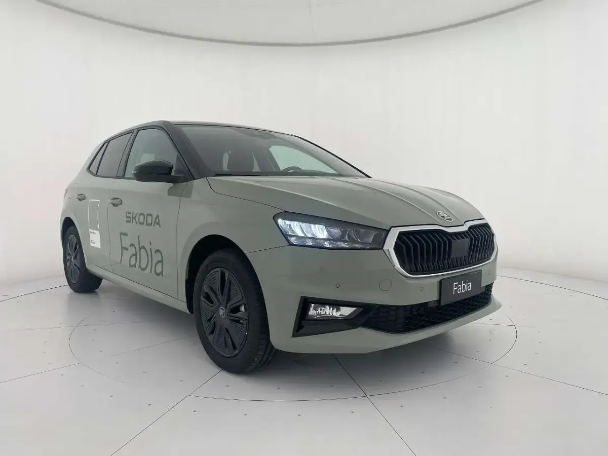 Nuova Skoda Fabia 95 CV (69 kW) 2026 Verde dolomite nero tulipano p Utilitaria