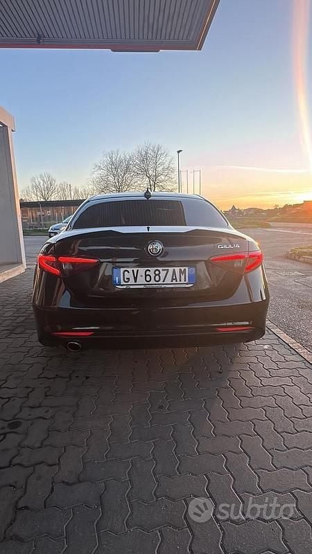 Usata Alfa Romeo Giulia 136 CV (100 kW) 2019 Nero Berlina