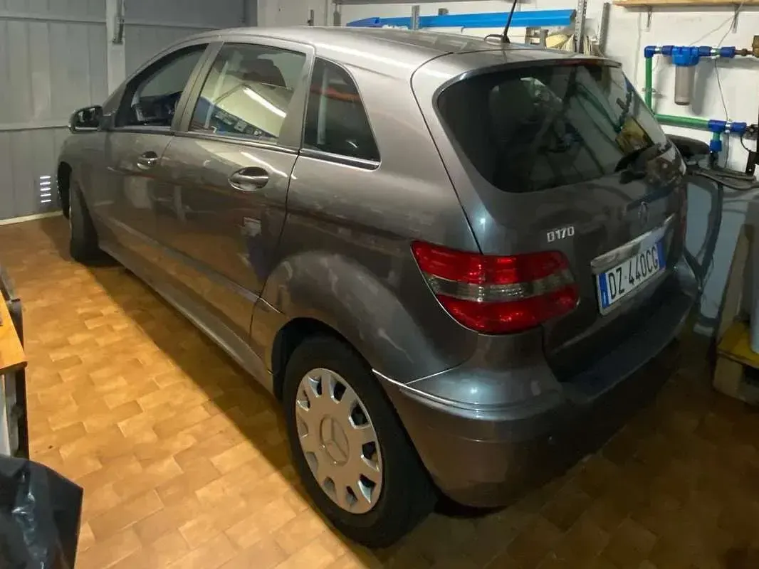 Usata Mercedes B180 116 CV (85 kW) 2009 Grigio Monovolume
