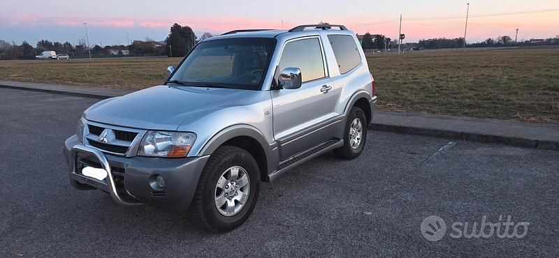 Usata Mitsubishi Pajero 160 CV (117 kW) 2004 Grigio SUV