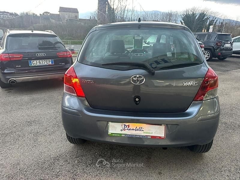 Nuova Toyota Yaris Sol 101 CV (74 kW) 2026 Gray Utilitaria
