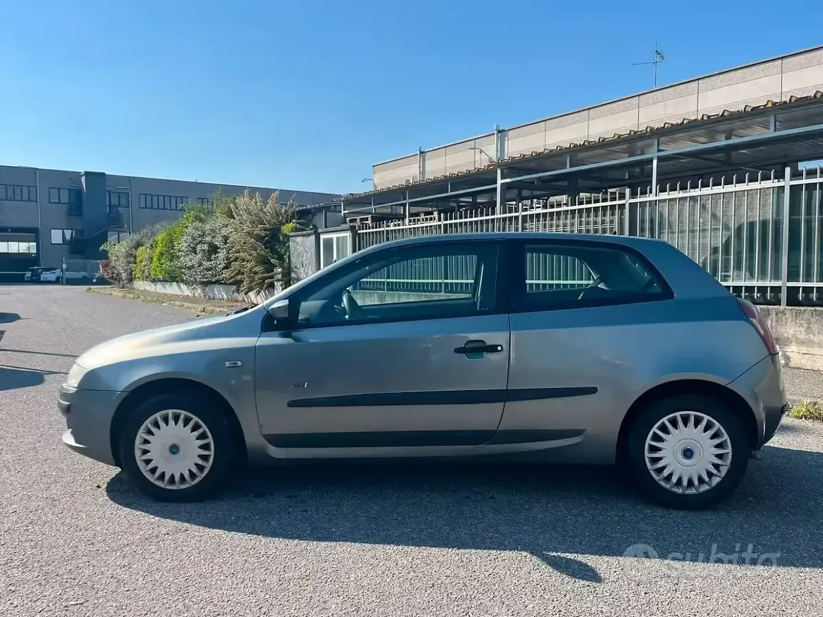 Usata Fiat Stilo 101 CV (74 kW) 2005 Grigio Berlina